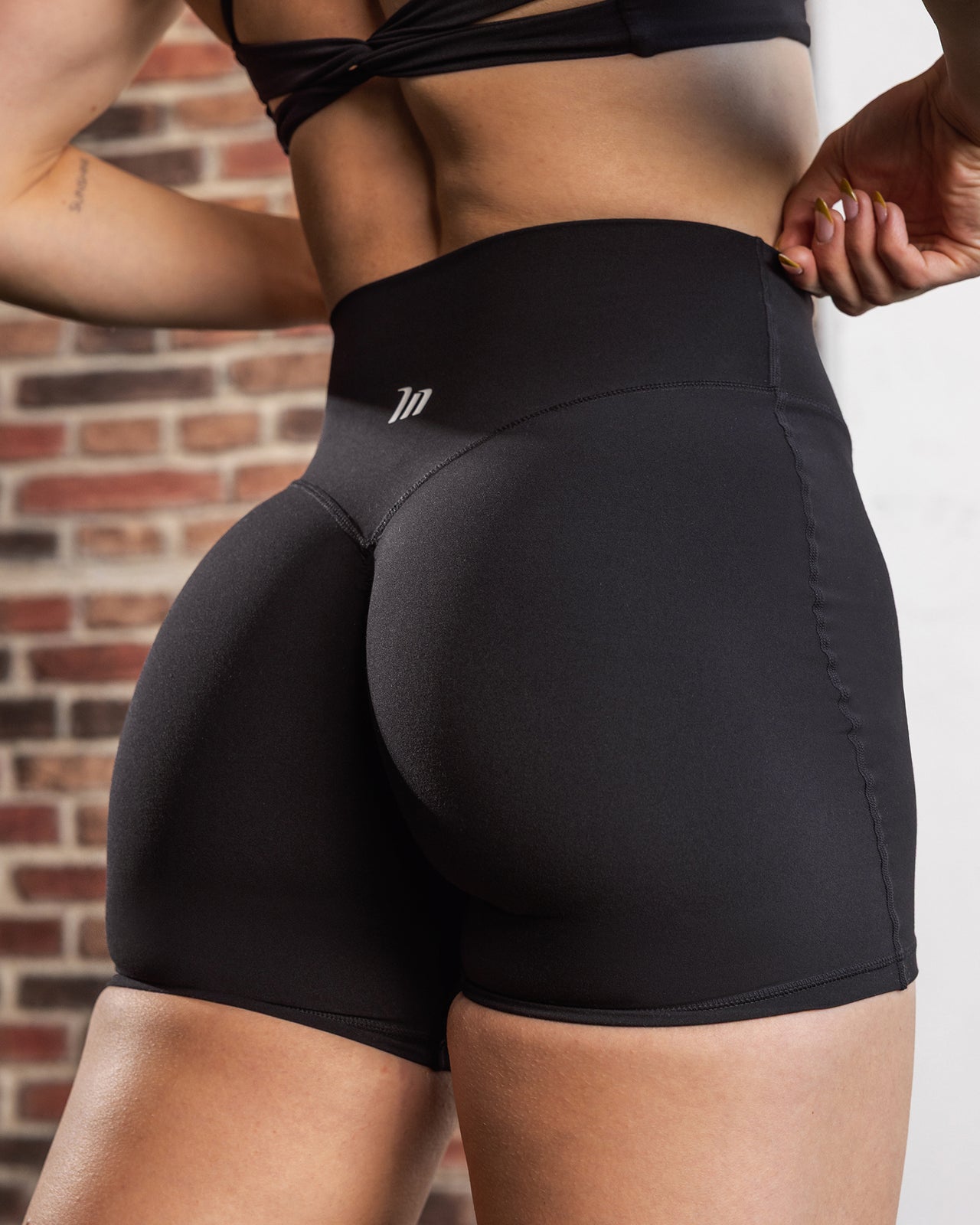 Aura Peachy Invisible Scrunch Midway Shorts Black - Muscle Nation women's gym shorts, view 8