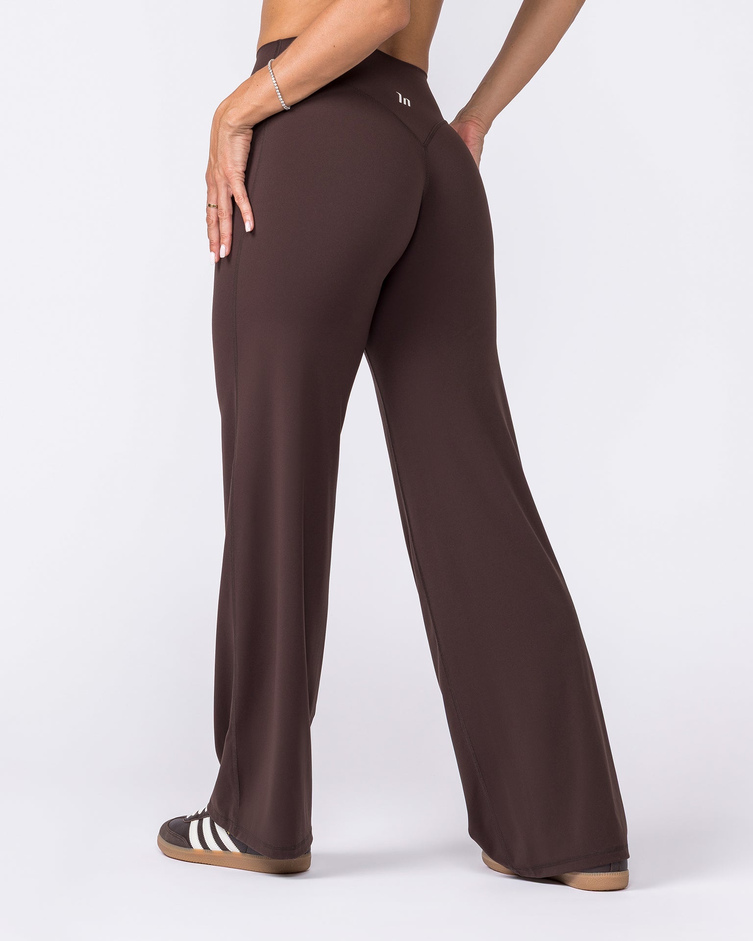 Aura Straight Leg Leggings Short - Cocoa-Leggings-XXS-032656COCOA-XXS-MNAPPRL51578-4-Muscle Nation
